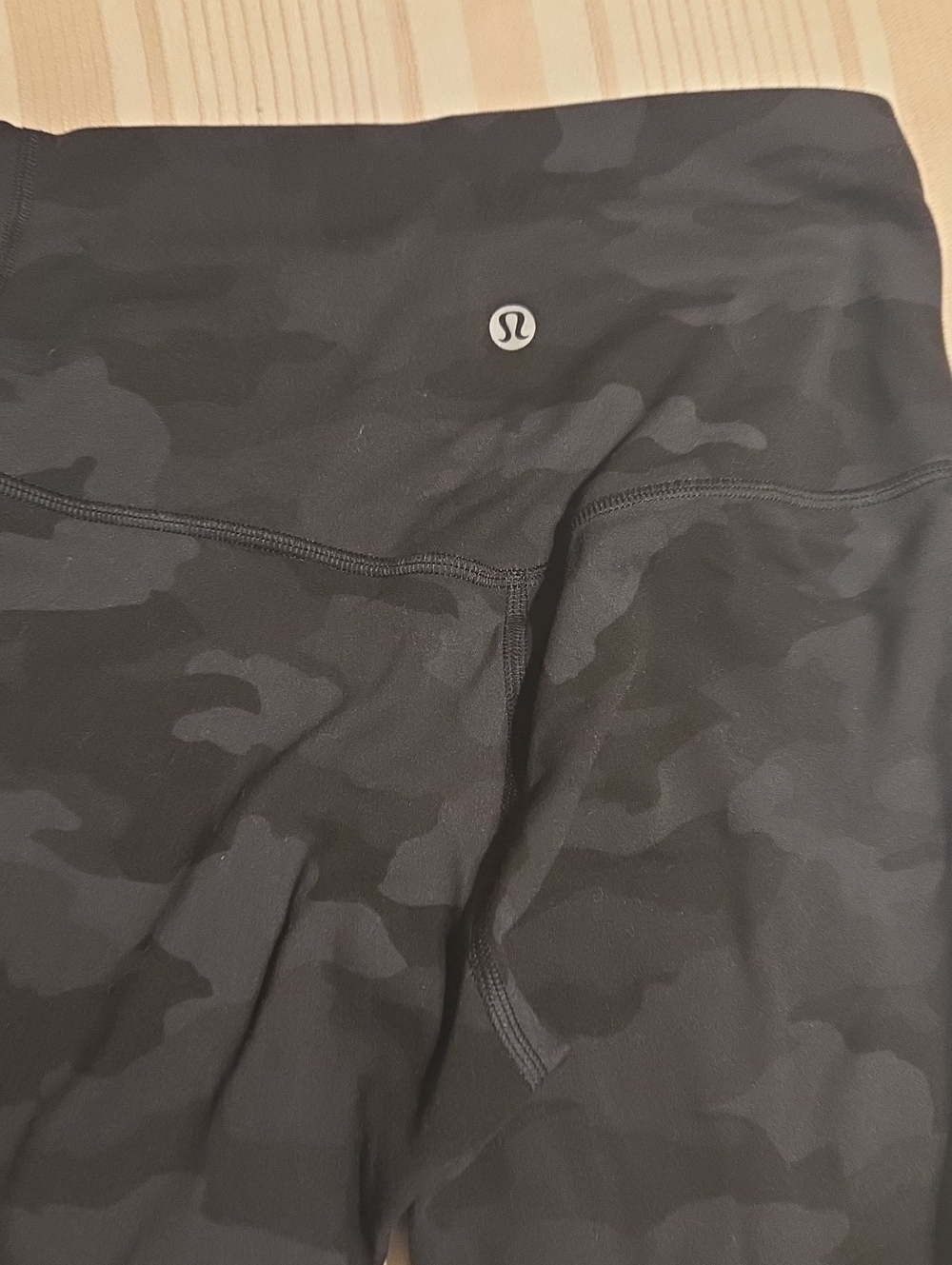 lululemon athletica Womans's Black Camo Align leggings 25inch inseam